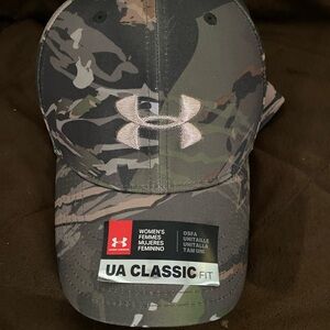 Under Armour Women’s Green and Brown Camo Hat NWT